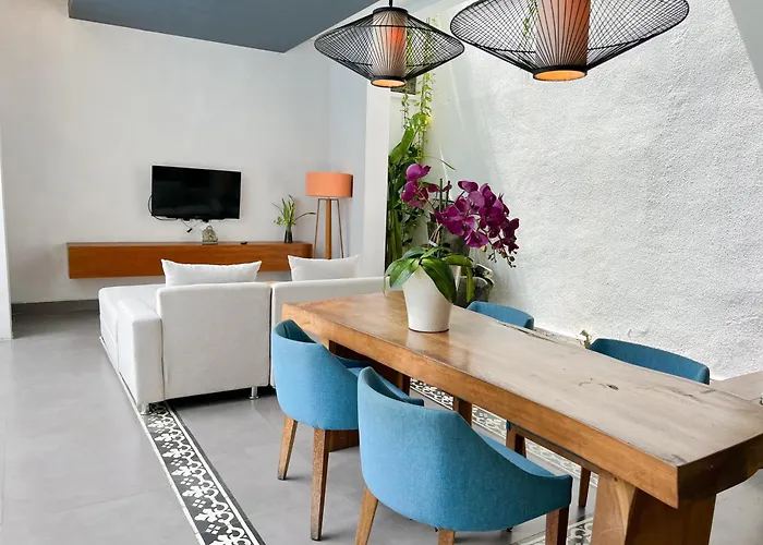 Apple & 4* Seminyak (Bali)
